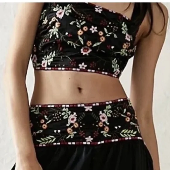 Free People Ensemble Petra Black Satin Pant Crop Top Set Embroidered Size 8 NWOT